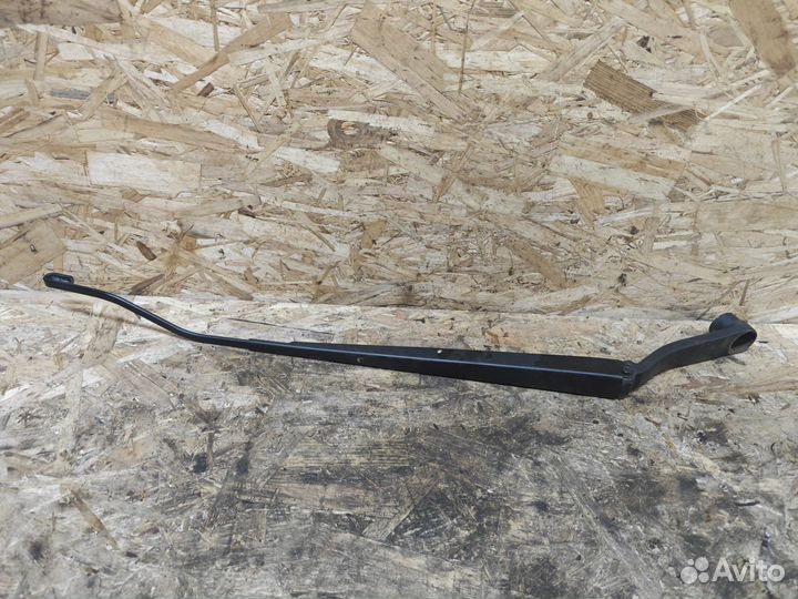 Поводок дворника правый Kia Sorento 1