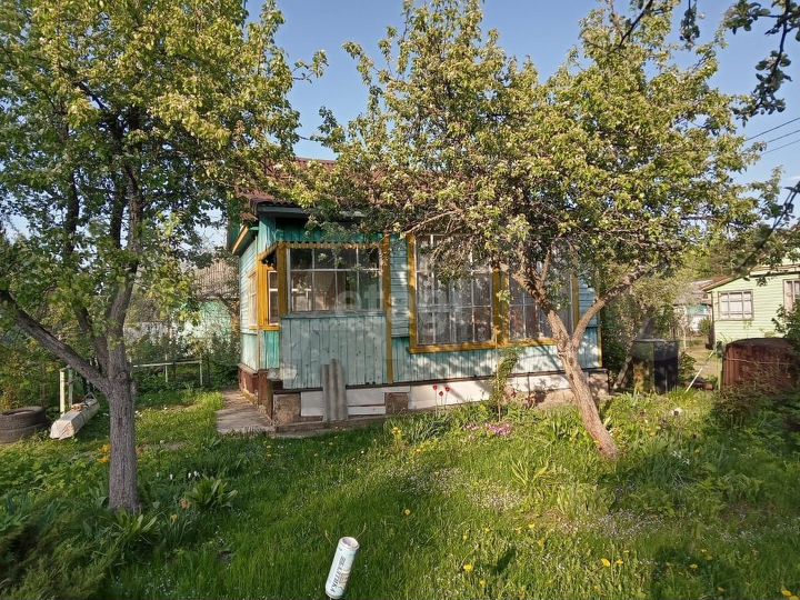 Дача 16 м² на участке 8 сот.