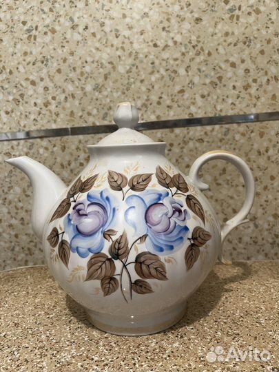Фарфоровый чайник