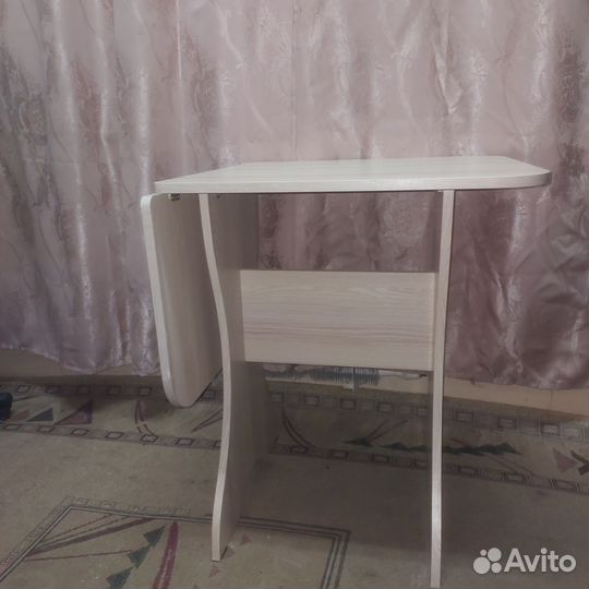 Детский письменный стол