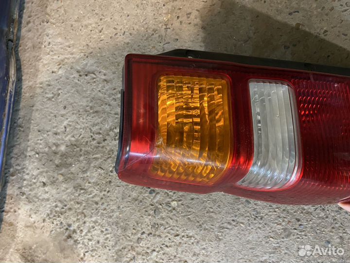 Задний левый стоп сигнал Mitsubishi Pareto Mini ll