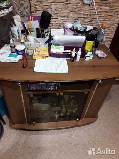Продается тумбочка под Т.В