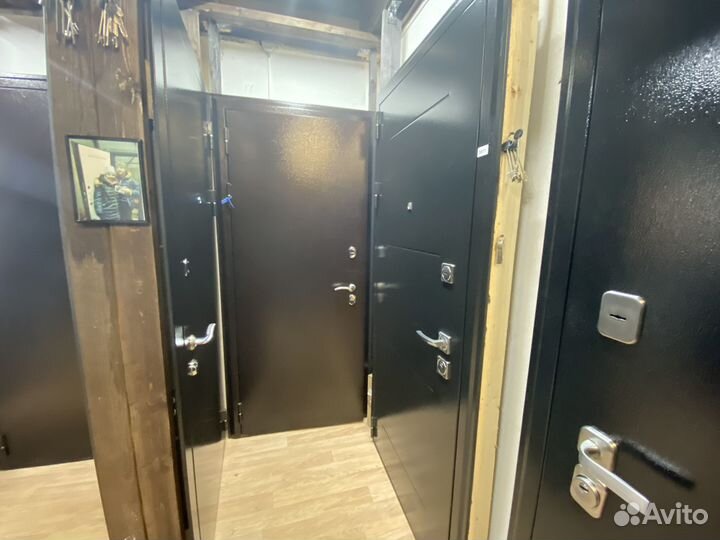 Дверь входная в дом,коттедж или на дачу