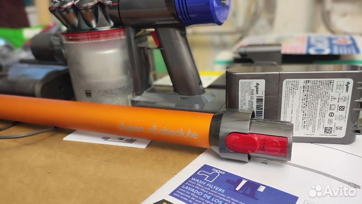 Пылесос Dyson V8 Slim Fluffy Extra с новой батарей