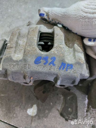 Суппорт тормозной передний BMW e32 бмв