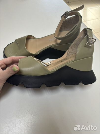 Босоножки на каблуке новые 37 размер