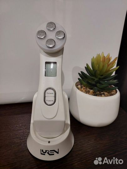 Косметологический аппарат с функциями RF- лифтинга