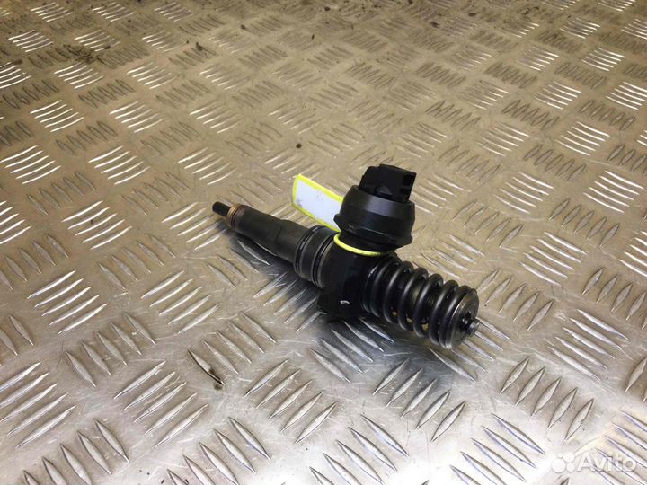 Форсунка Volkswagen Passat 038130073AJ; 038130073J