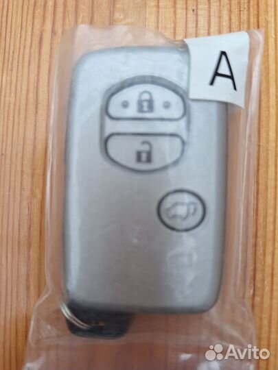 Смарт-ключ Toyota Land Cruiser 200, 2012 г. в