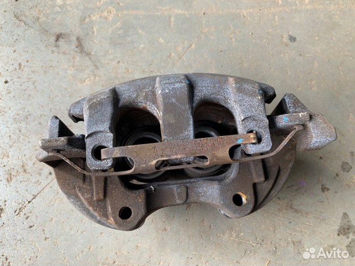 Суппорт передний правый Mercedes-Benz R-Class W251