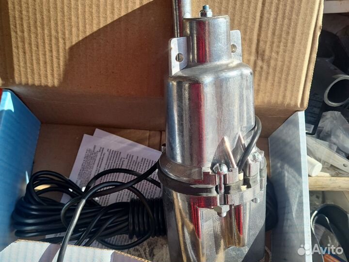 Вибрационый погружной насос Ручеек