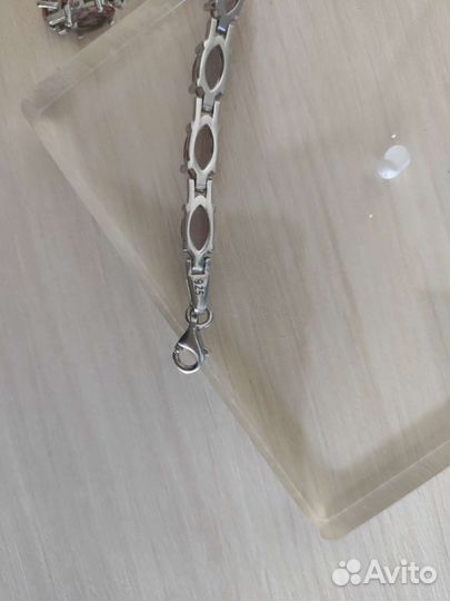 Серебряный браслет с камнями султанит