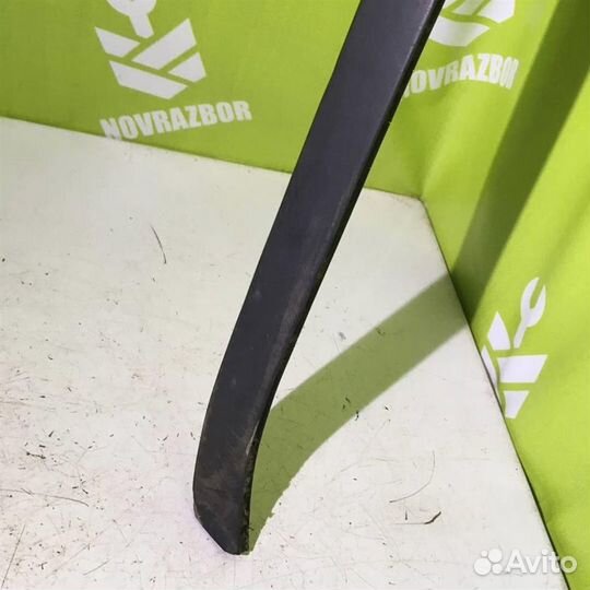 Накладка лобового стекла правая Форд Мондео 2