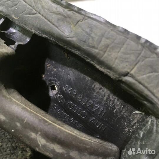 Ручка двери задней внутренняя левая Ауди 100 44