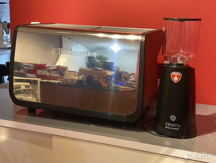 Профессиональная кофемашина Nuova Simonelli