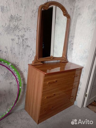 Продам комод с зеркалом