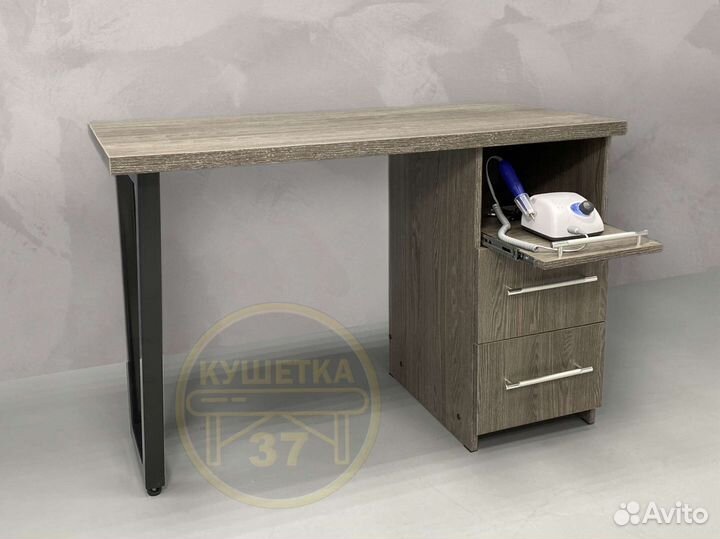 Маникюрный стол