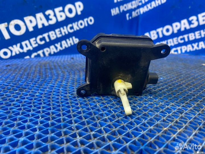 Моторчик заслонок отопителя Opel Astra H седан