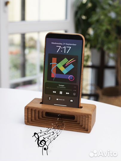 Подставка для телефона с усилителем звука