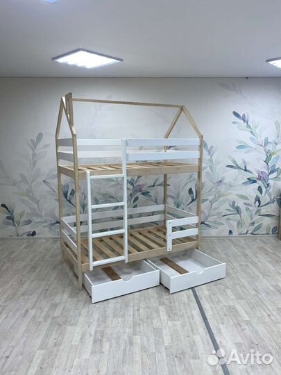 Детская двухэтажная кровать