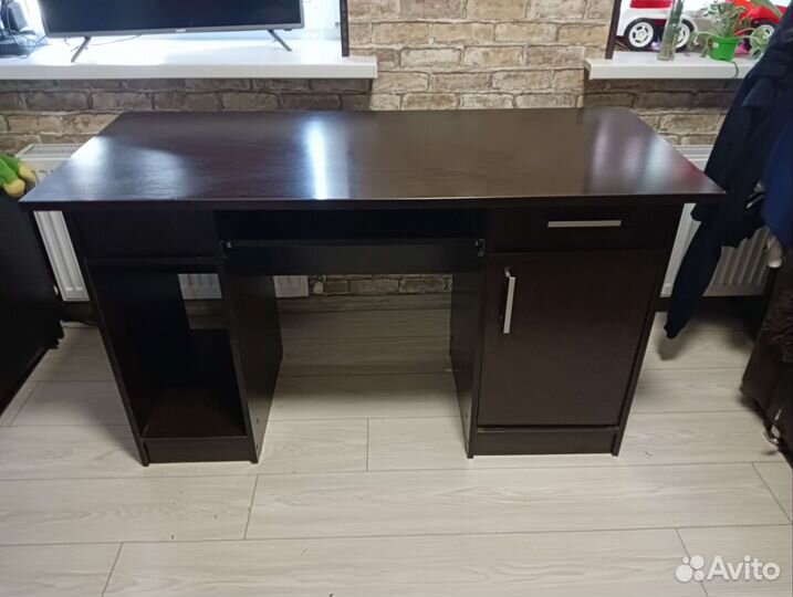 Компьютерный письменный стол