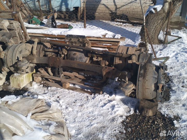 Маз-передняя балка и задний мост в сборе
