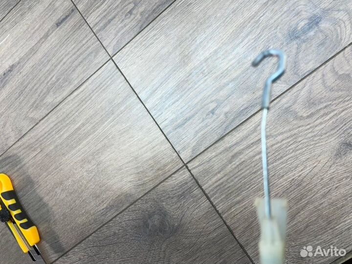 Трос замка двери передний Opel Astra H хетчбек