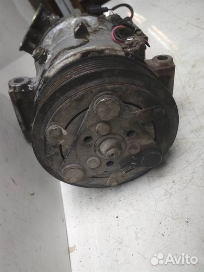 Компрессор системы кондиционирования Opel Insignia