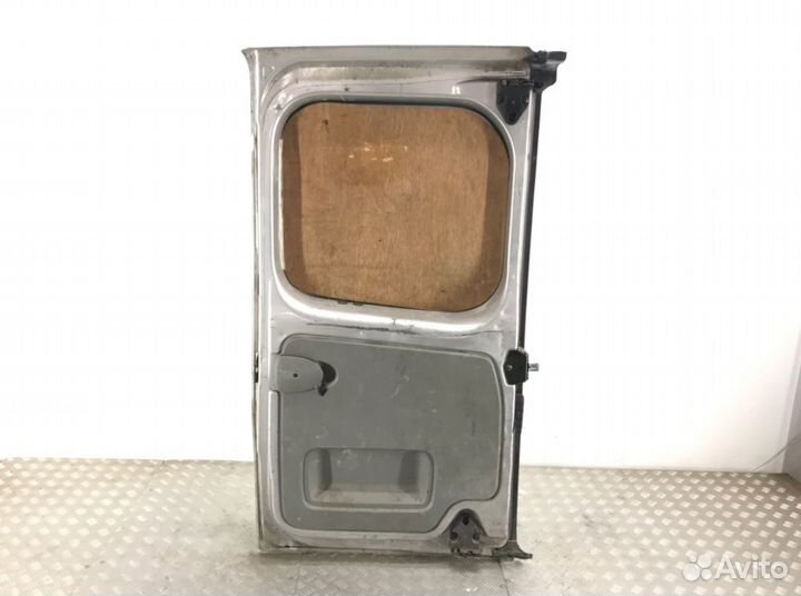 Дверь задняя распашная правая Opel Vivaro 1.9 DTI