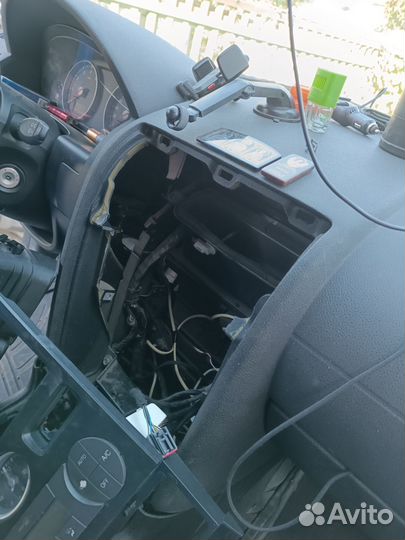 Магнитола sony+штатная рамка форд мондео 2003