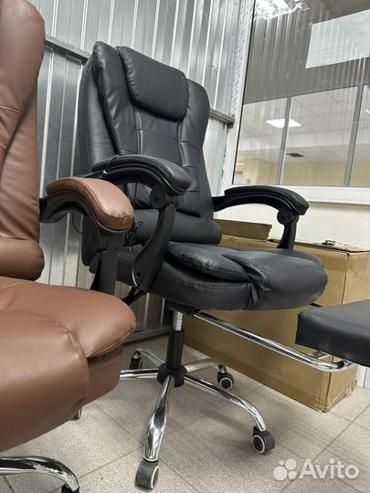 Офисное кресло 606 Черное с подножкой