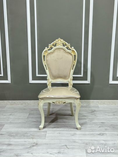 Кухонный стол и стулья