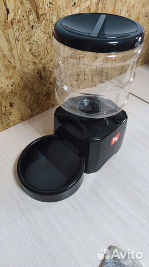 Автоматическая кормушка для кошек/собак