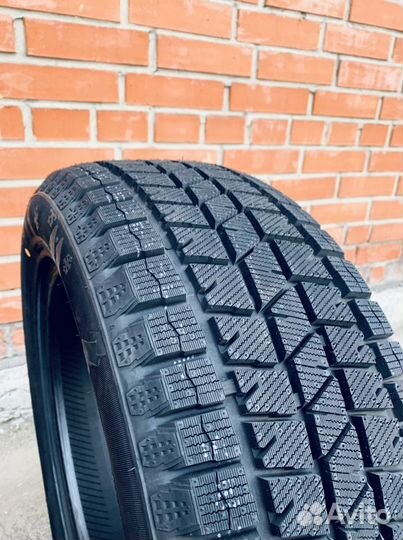 Sailun Ice Blazer Arctic SUV 225/60 R17 103T