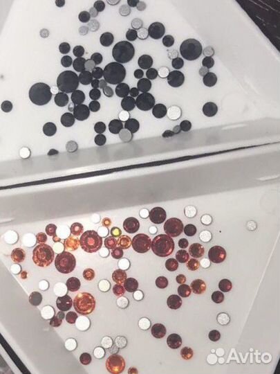 Стразы, заклепки, ленты для дизайна ногтей