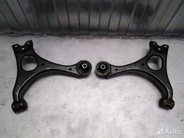 Передний рычаг Honda Civic 4D 8 2006-2012