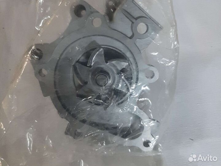Насос водяной (помпа) mazda
