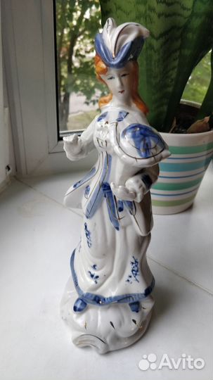 Статуэтка фарфор