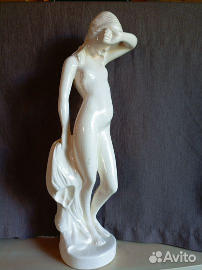 Статуэтка фарфор