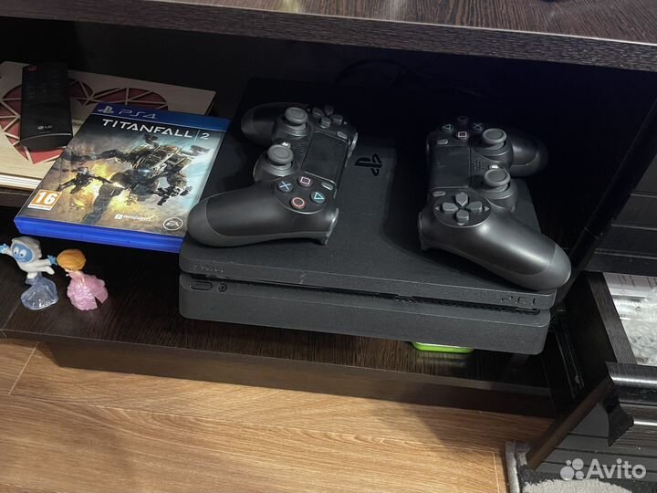 Игровая приставка ps4