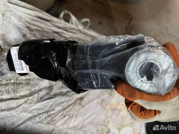 Рычаги тлк 200 нижние передние оригинал