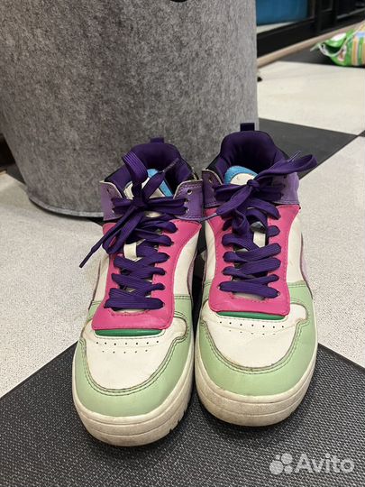 Кроссовки женские