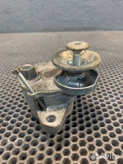 Натяжитель ремня Mercedes-Benz C-Class W205 M276