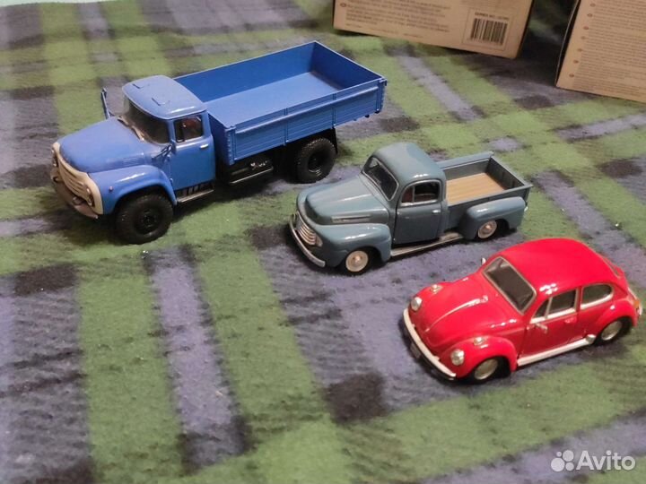 Модели автомобилей 1:43 разные