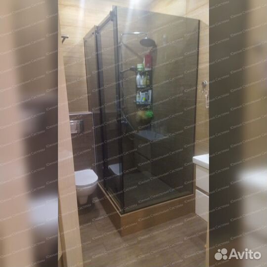 Душевая стеклянная кабина угловая