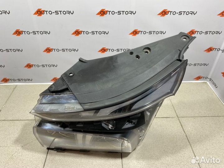 Фара левая Hyundai Santa Fe TM