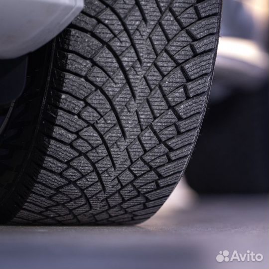 Nokian Tyres Hakkapeliitta R5 SUV 275/40 R21 107T