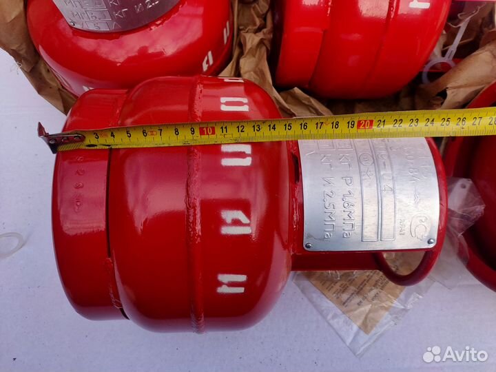 Металлический газовый баллон объемом 5 л
