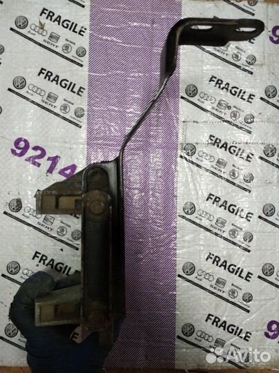 Кронштейн глушителя Mercedes-Benz E-Class W210