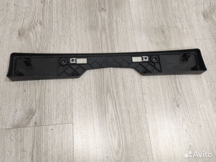 Подиум под рамку номера Toyota Rav 4